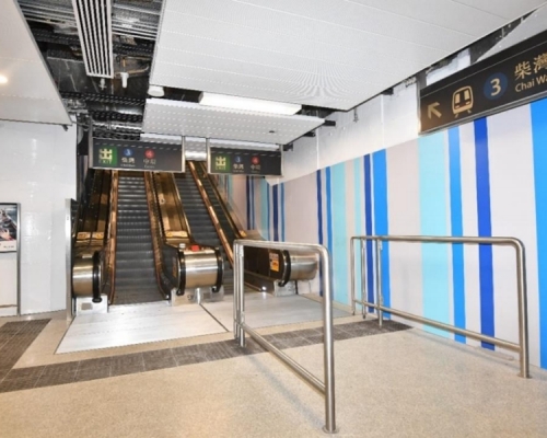 金鐘站兩新電梯明啟用。港鐵供圖