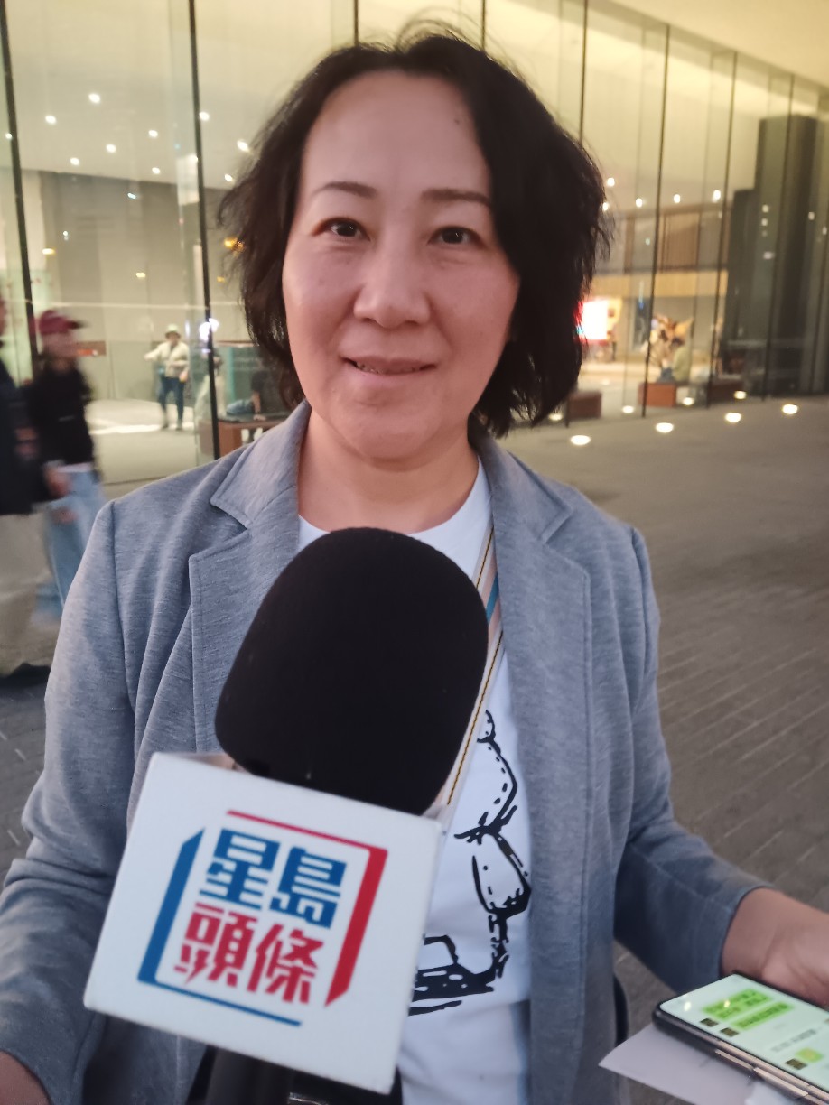 來自俄羅斯的鮑小姐表示，雖然無預先買票，但等待時間不用太長。