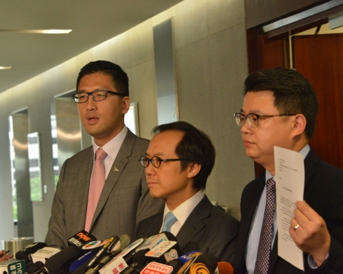 委員會中4名泛民議員聯署去信委員會主席謝偉俊，希望下次會議不再閉門舉行。