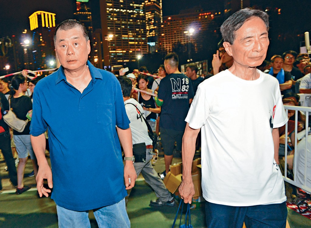 李柱铭先后为黎智英的《壹周刊》及《苹果日报》撰写专栏。