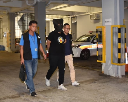 新界北兩車被盜，無業男涉五罪被捕。