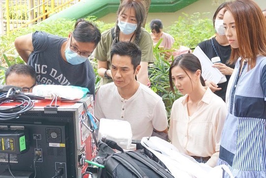 Kendy（右一）跟鄭嘉穎合作電影《焚身》，坦言被對方電暈。