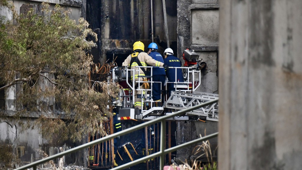 消防處指,八幢大廈內的消防裝置及設備均符合消防處規定。 消防處指,八幢大廈內的消防裝置及設備均符合消防處規定。