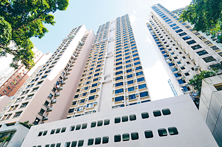 西半山嘉麗苑低層A室，以2500萬售出，呎價22341元。