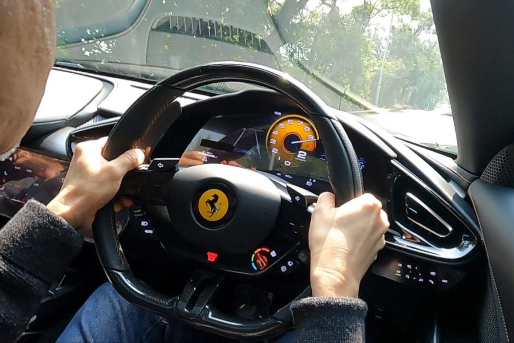 法拉利Ferrari 12Cilindri香港首試：V12引擎拉上9,500rpm的力量感和咆哮聲都十分驚人。