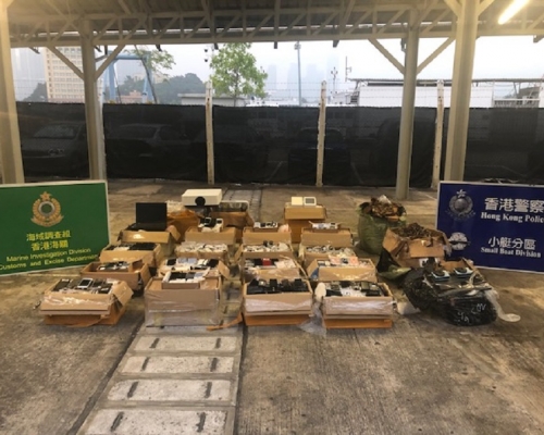 水警搜出100萬元走私物品。警方圖片