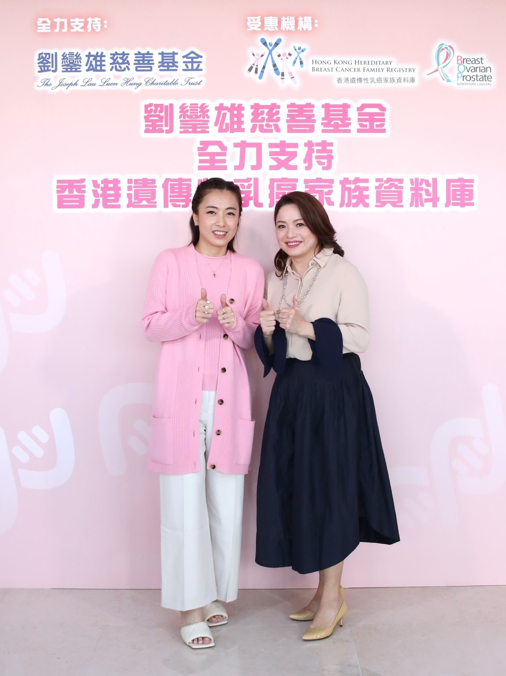陳凱韻與鄺靄慧教授交流從事公益活動的經驗。