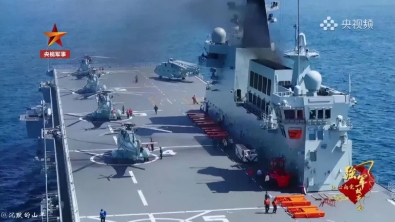 中国海军两栖攻击舰“海南舰”。（央视图片）