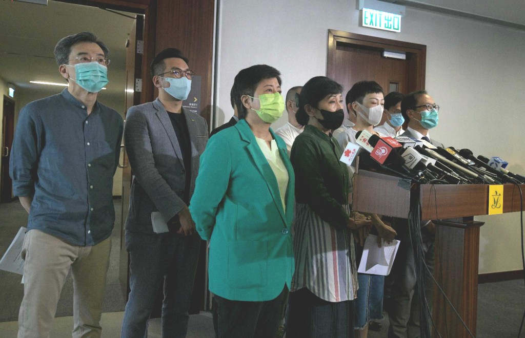 民主派批評梁君彥「剪布」是越權。
