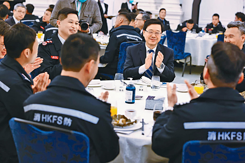 ■行政長官李家超昨日在禮賓府宴請特區救援隊成員。