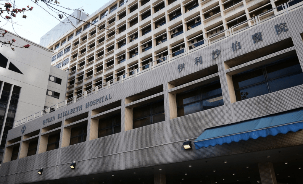 男童由救護車送往伊利沙伯醫院治理。