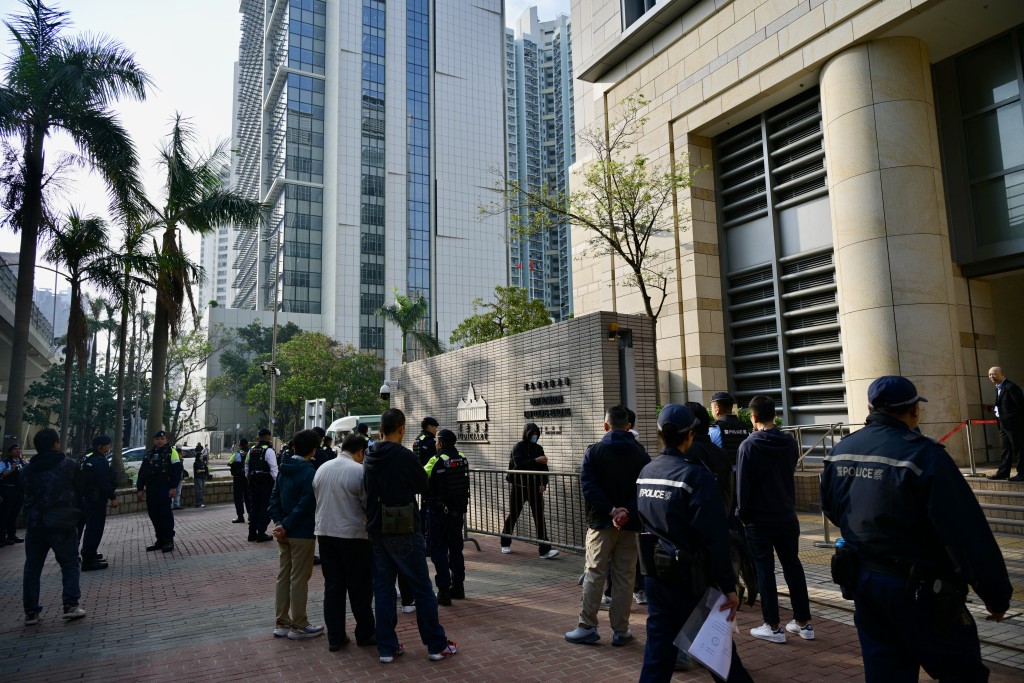 支聯會案門外情況。 支聯會案門外情況。
