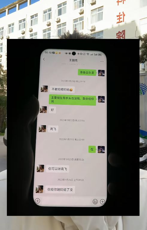 牛娜娜以公開道歉做掩護，每日更新地將丈夫高飛出軌的證據公開展示。抖音＠娜姐重生