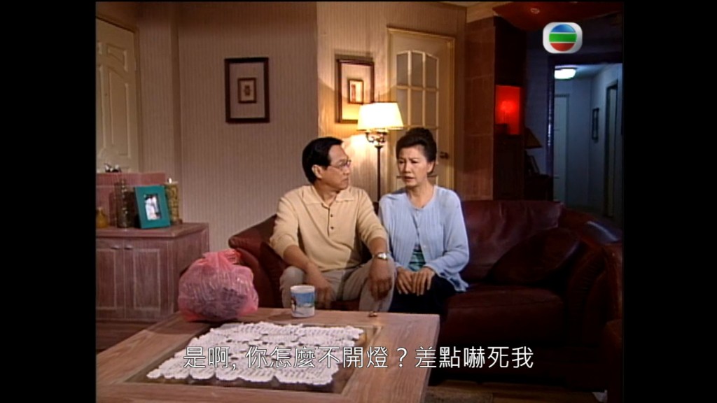 與「高校長」林小湛飾演母子。