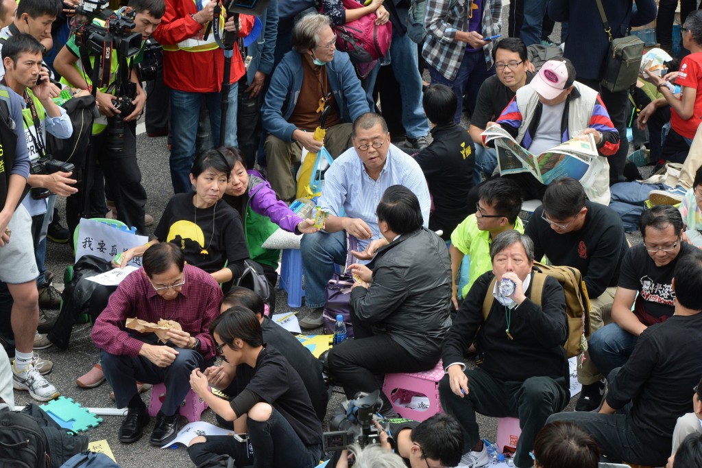 黎智英2014年在佔領中環運動中靜坐。資料圖片