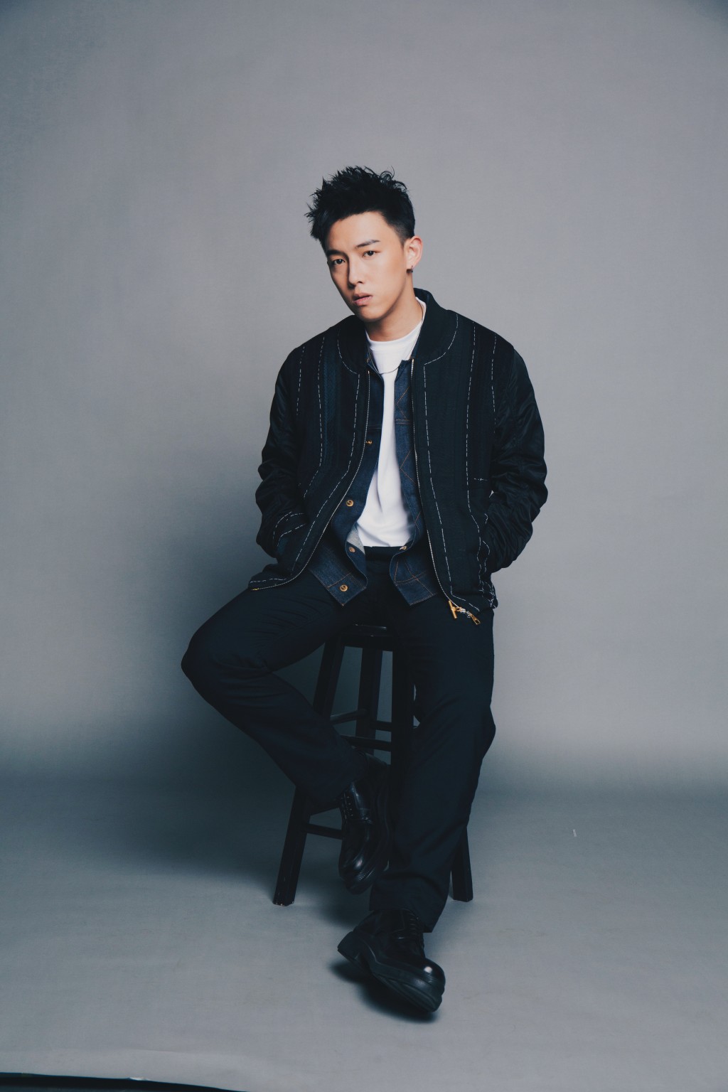 MC開心在小紅館來一個熱身騷。