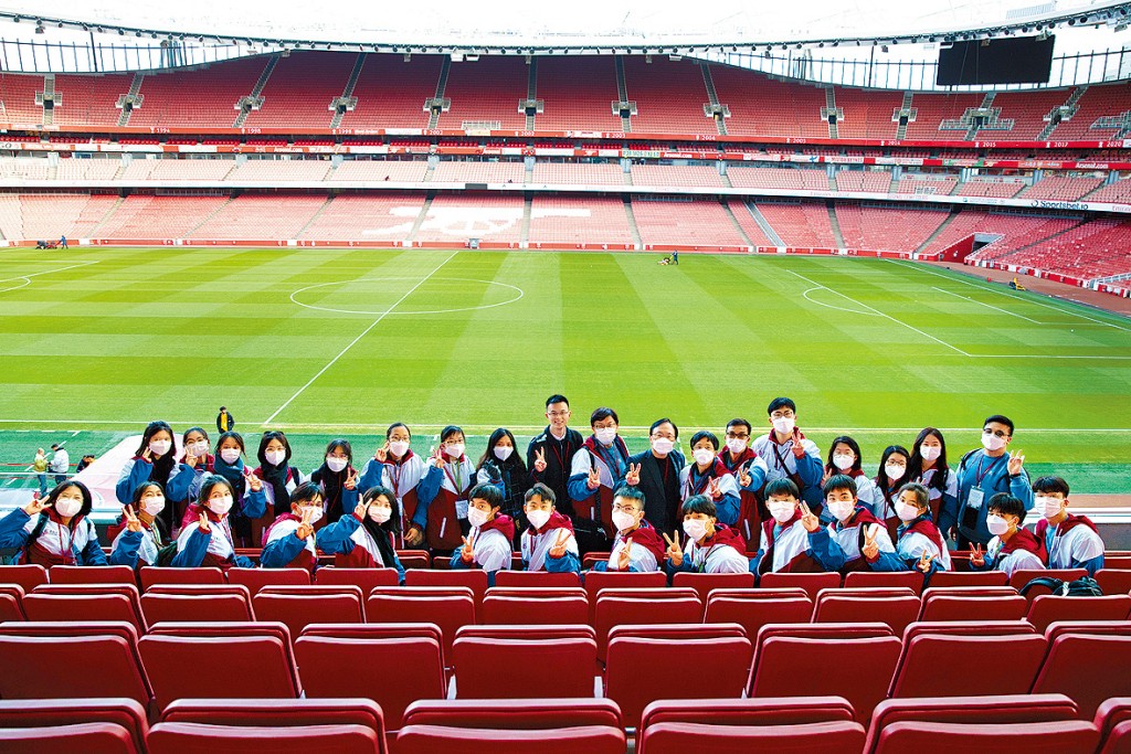 ▲學生大使獲安排參觀阿仙奴球會,喜愛足球的同學表現特別興奮。