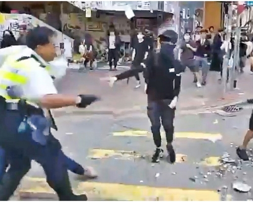 去年11月西灣河交通警開槍事件。網上截圖