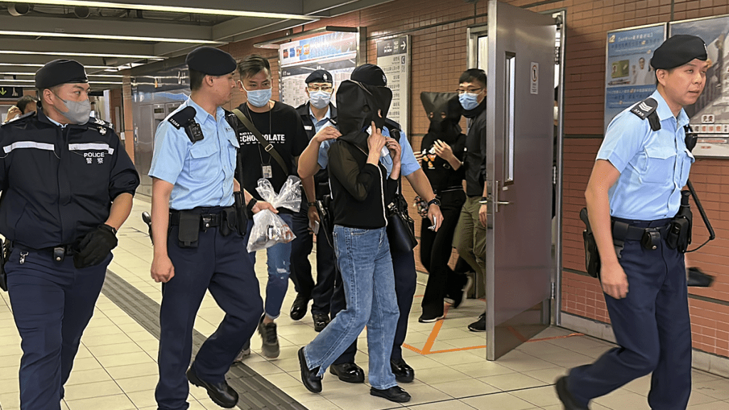 警方今早於馬鞍山拘捕4名內地男女。