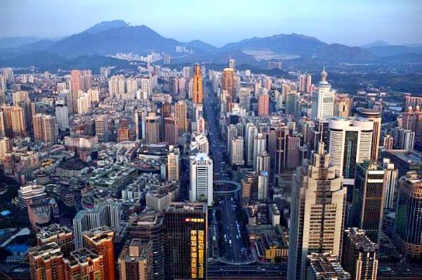 內地樓市陷入寒冬，多家房地產巨頭爆發債務危機。資料圖片