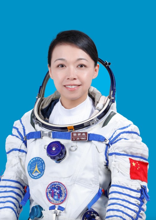 黎家盈最終憑藉卓越的學術專業能力、總合素質非常全面脫穎而出。