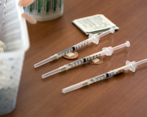 美國CDC研究指,疫苗對抗Delta效力降為66%。AP圖片