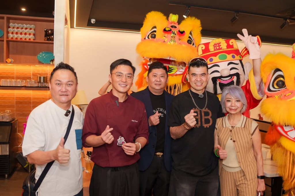 當日十分熱鬧。 當日十分熱鬧。