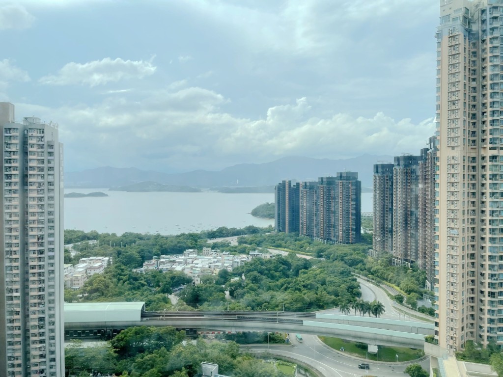 單位可享吐露港景致，景觀吸引。