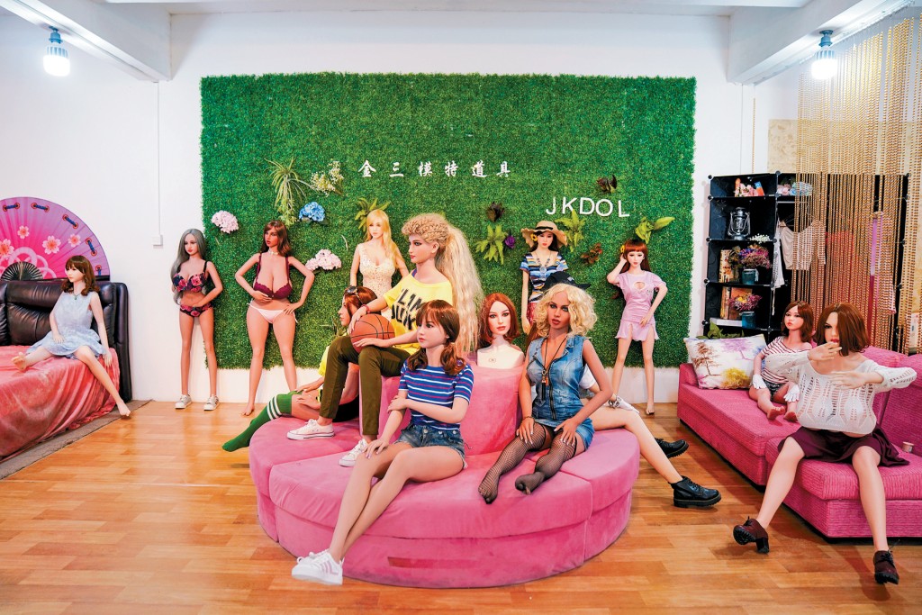 中山厂商销往海外的硅胶娃娃，已接入AI模型。