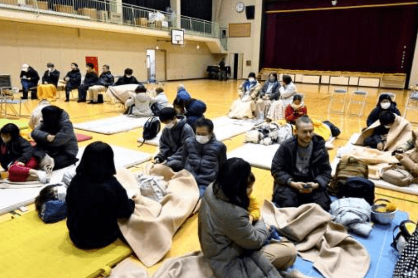 北海道新甲府町約150人因地震疏散至町政府及其他設施。 法新社 北海道新甲府町約150人因地震疏散至町政府及其他設施。 法新社