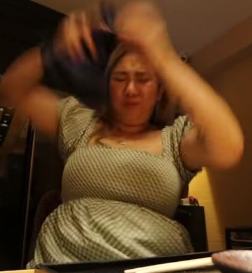 手舞足蹈相當搞笑。