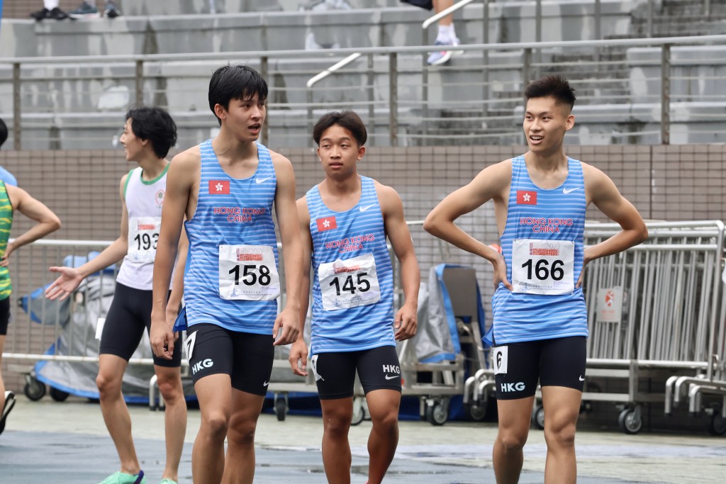 U18的200米跑冠軍吳君浩(左起)、季軍陳一樂及亞軍梁靖恆。 徐嘉華攝