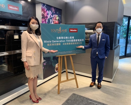 路勁封海倫(左)指，晉環今日加推80伙，折實平均呎價31652元。