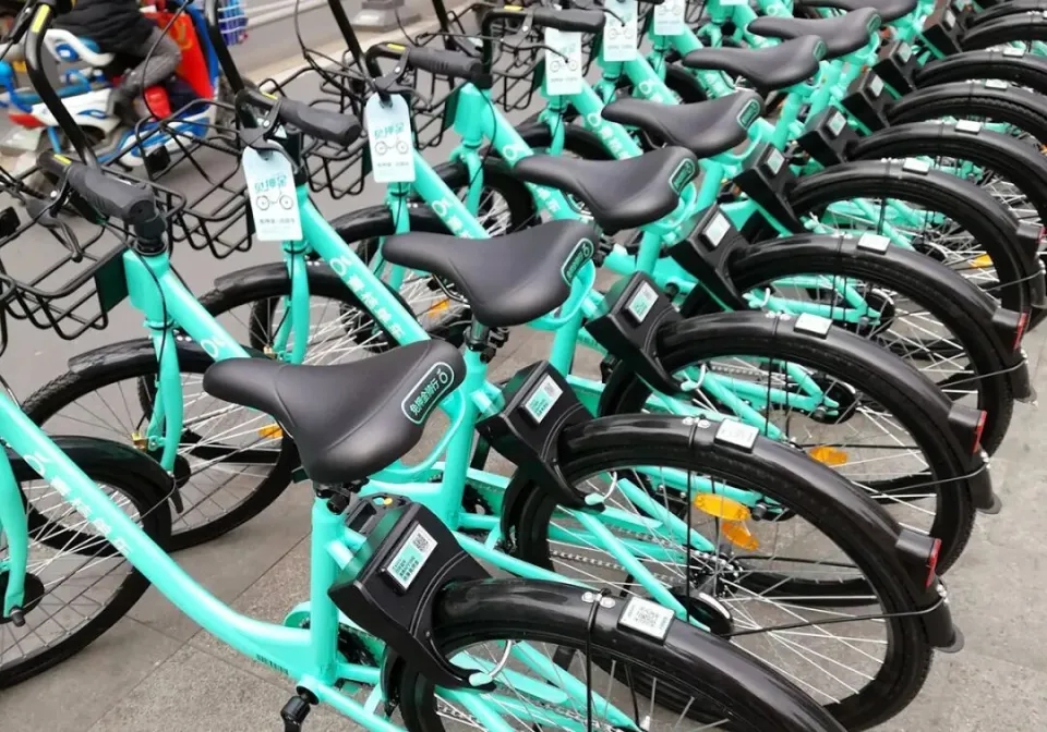 共享單車騎行中自動落鎖，平台需各公眾解釋及解決。