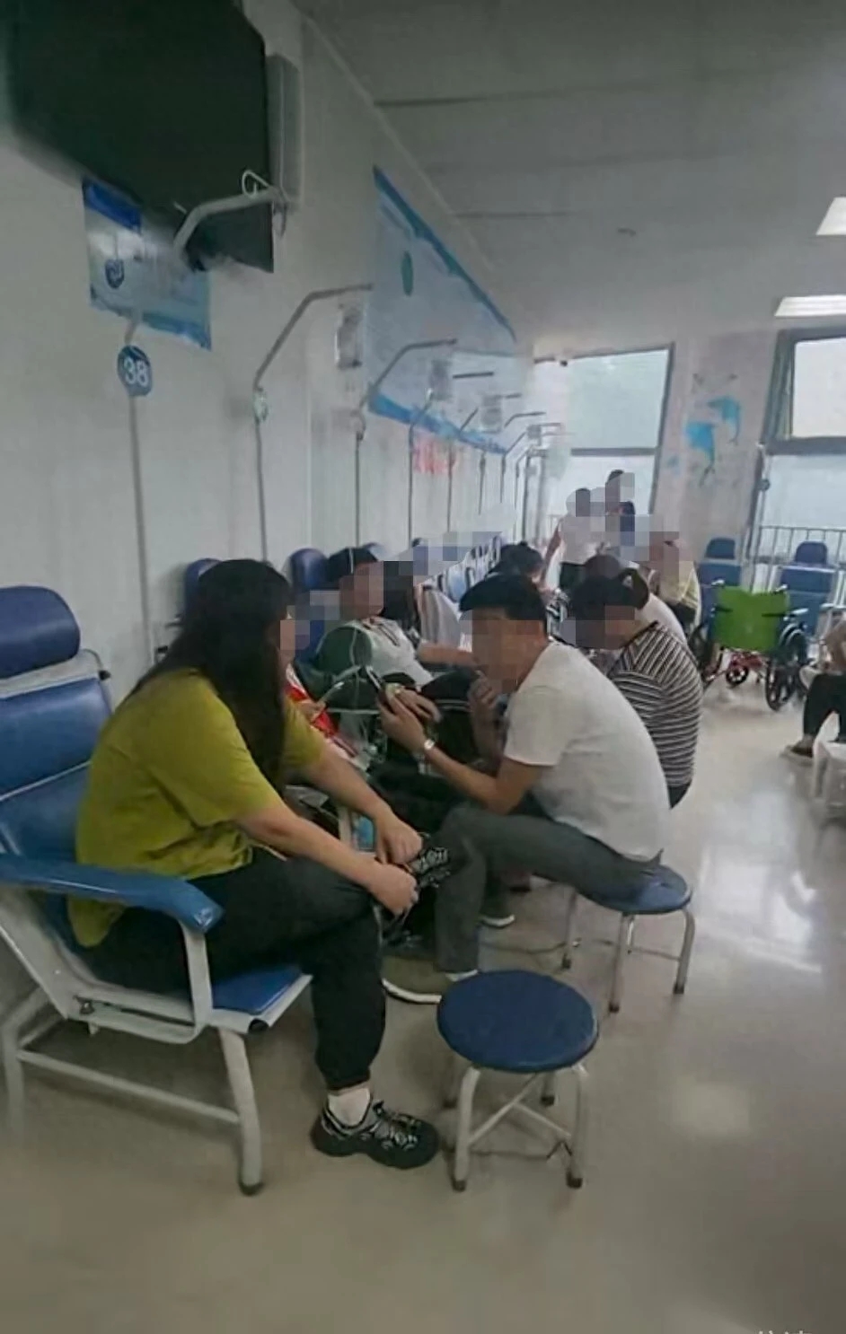 山東一學校師生疑食物中毒,138人腹痛嘔吐住院。 山東一學校師生疑食物中毒,138人腹痛嘔吐住院。