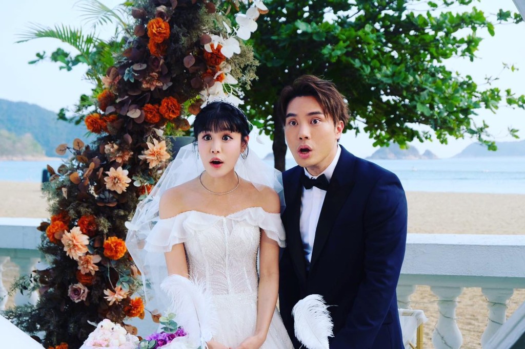 陳浚霆與古佩玲還穿過婚紗禮服拍攝。