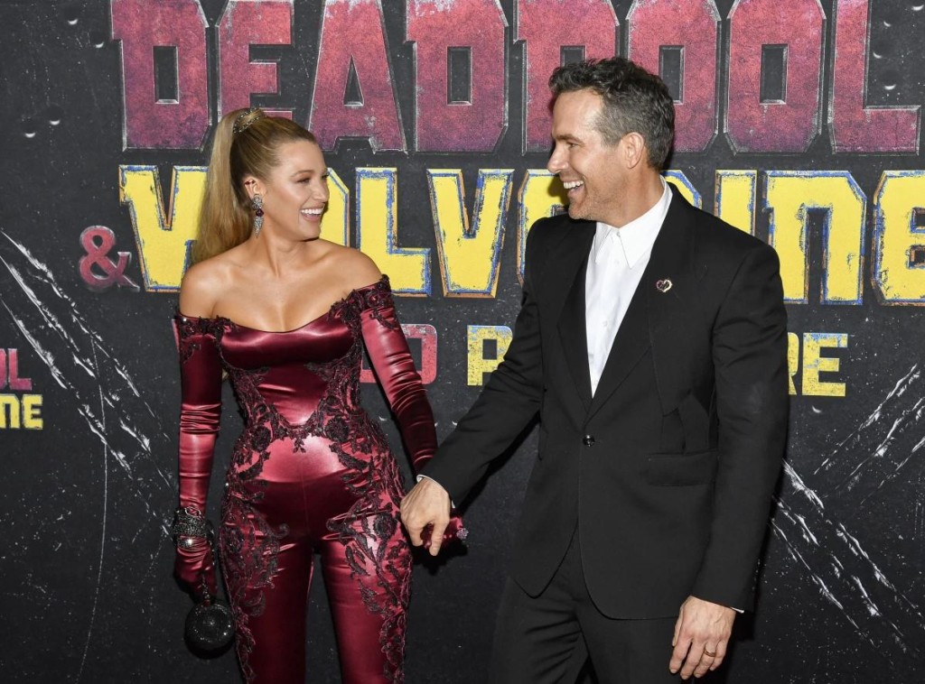 碧琪及老公賴恩雷諾士（Ryan Reynolds）十分恩愛。（美聯社）