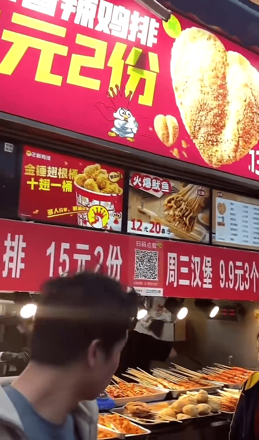 影片拍攝者特別拍下店舖。 影片拍攝者特別拍下店舖。