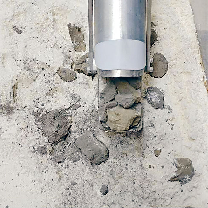 表取裝置可鑿開大塊月球土壤。