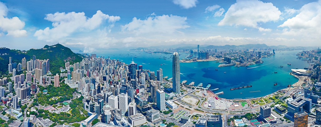 書中以三十六項數據，立體化解說為甚麼來生要再做香港人。
　　