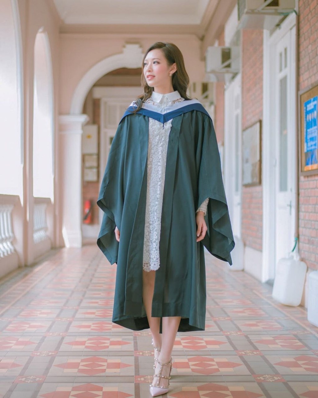 冯盈盈2016年从港大食物及营养学系毕业。