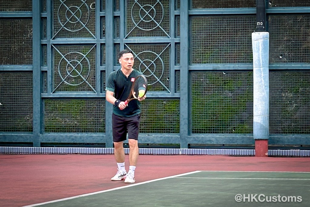 海关网球队队员在多个回合中高水准发挥。（海关FB图片）