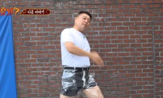 姜虎東在《新西遊記7》復古篇也有扮JYP。(網圖)