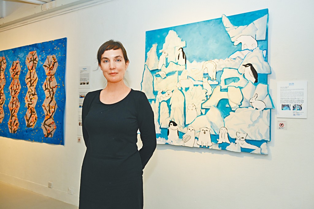 驻校艺术家Elizabeth Briel与学生以画作《Ice Life》，表达气候对动物的影响。