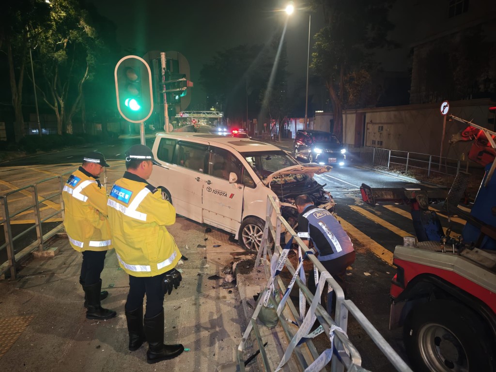 警員接報到場調查。