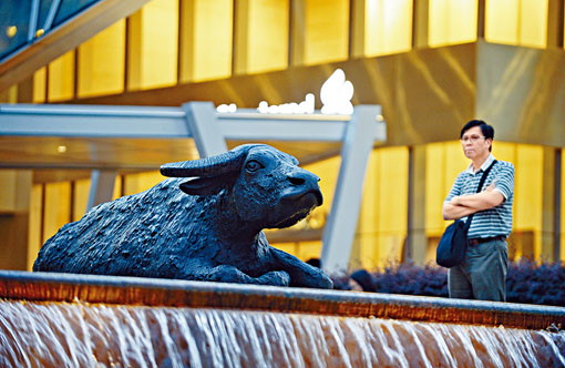 踏入10月的傳統股災月，港股自9月中高位現沽壓至今未見明顯反彈。郭思治表示，現時前景偏淡，投資者應盡量保持現金，不應急於入市。