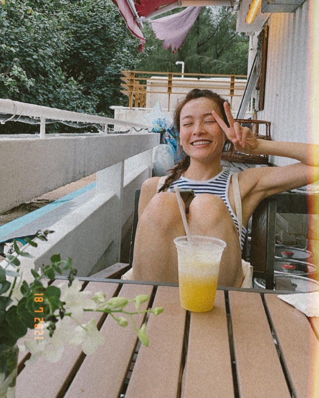 原來是視后李佳芯。