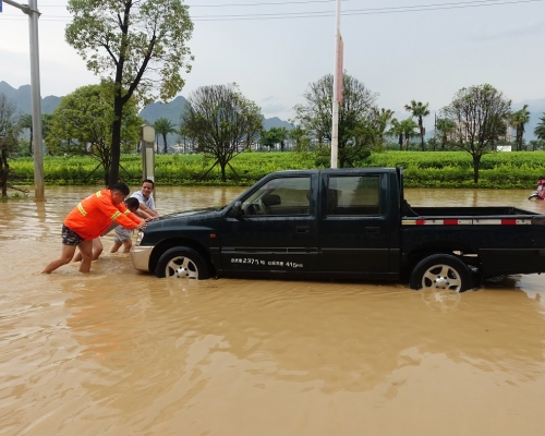 廣西賀州遭遇暴雨襲擊。新華社