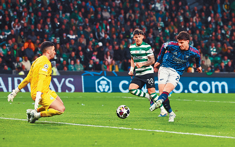 夏維斯（右）一箭定江山。