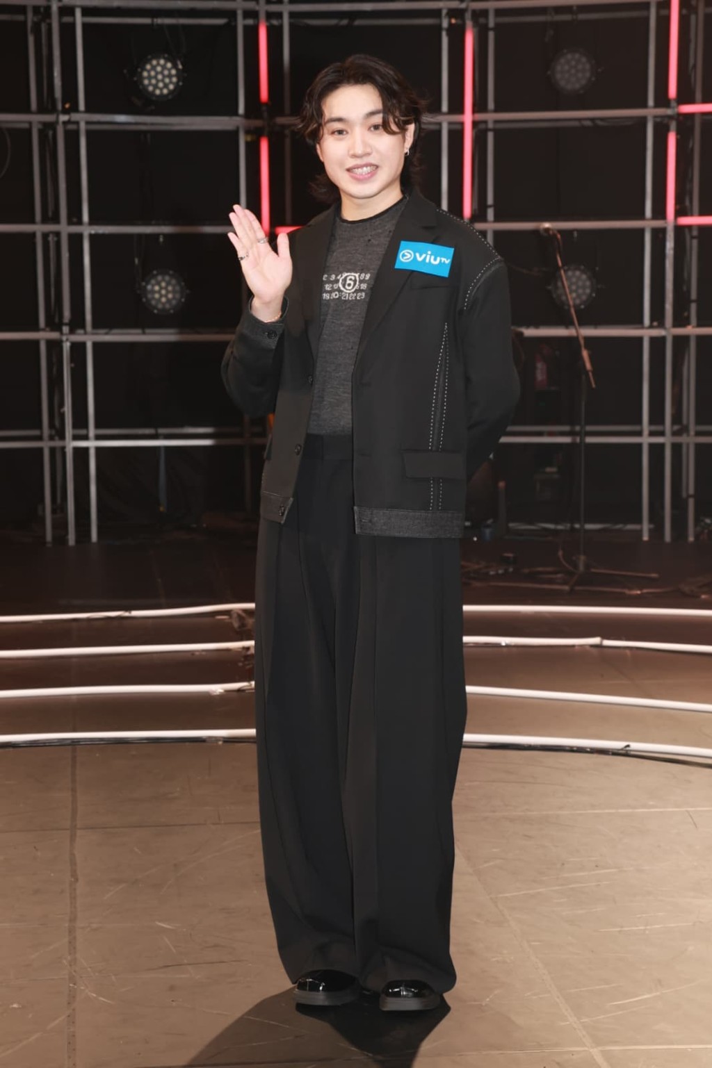 今日（12日）Jer錄影ViuTV節目《CHILL CLUB》，隊回應海報風波。